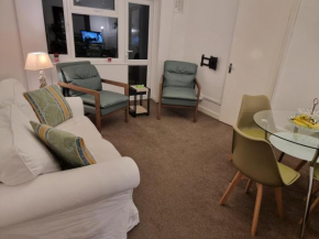 conveniently located comfortable apartment close to Notting Hill